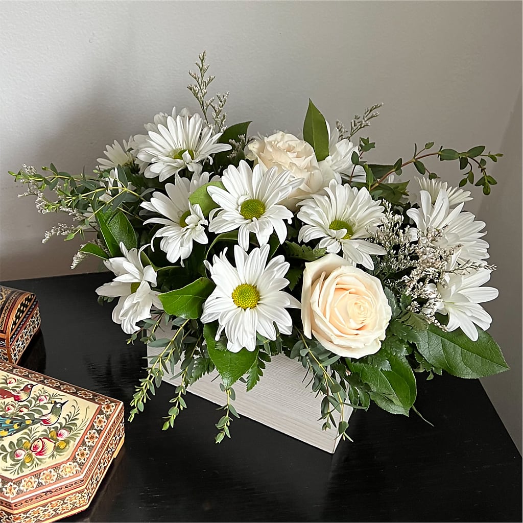 Fresh Linen Box Bouquet – DIGIORGIO'S FLORIST, Charleroi PA